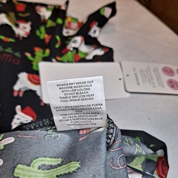 elite Med Performance Scrub Top Womens Microflex Christmas Llama Cactus - Picture 6 of 14